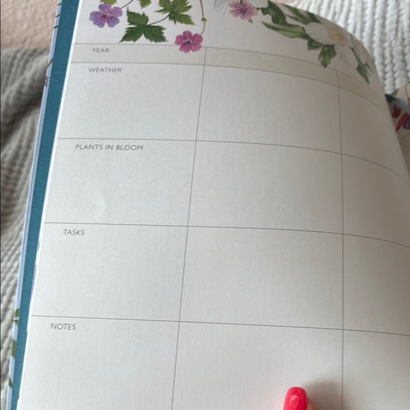 Gardener's Five-Year Record Book - Floral Design - Picture 6 of 7